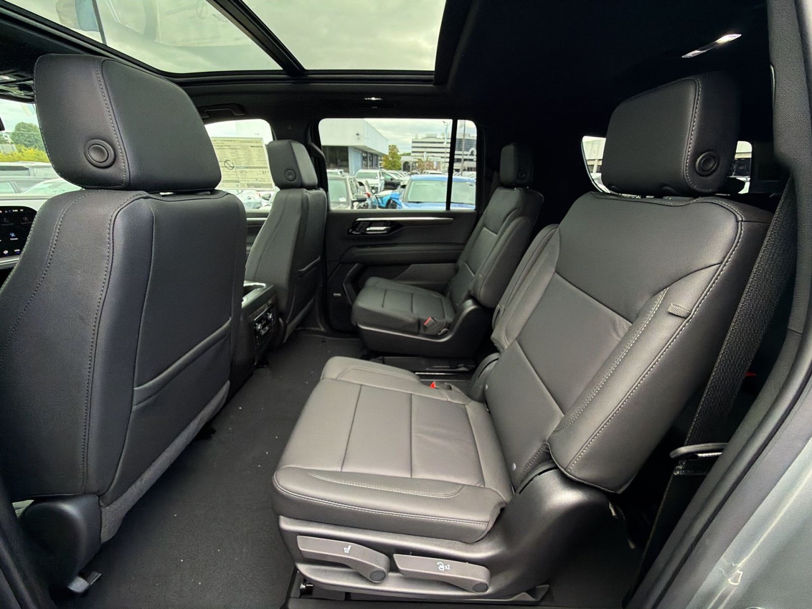 New 2026 Chevrolet Suburban Z71 w/ Comfort Package AWD/4WD image 25