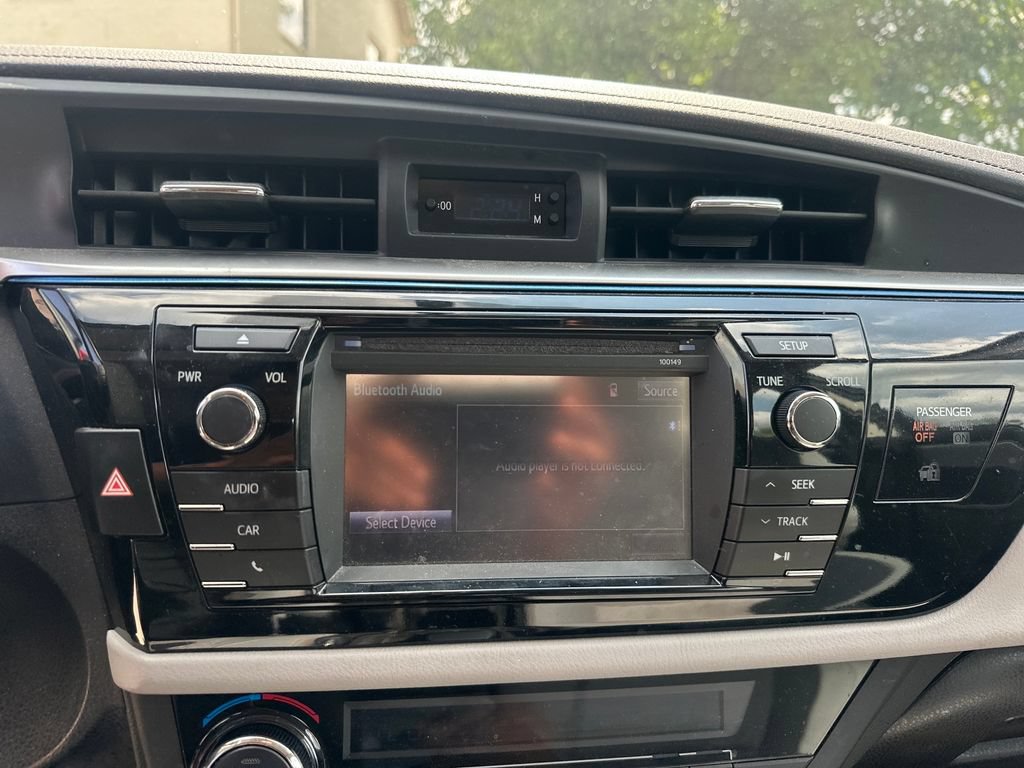 Used 2014 Toyota Corolla LE FWD image 13