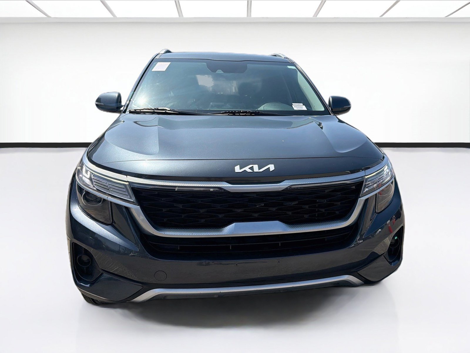 Used 2023 Kia Seltos S w/ Navigation Package FWD image 2