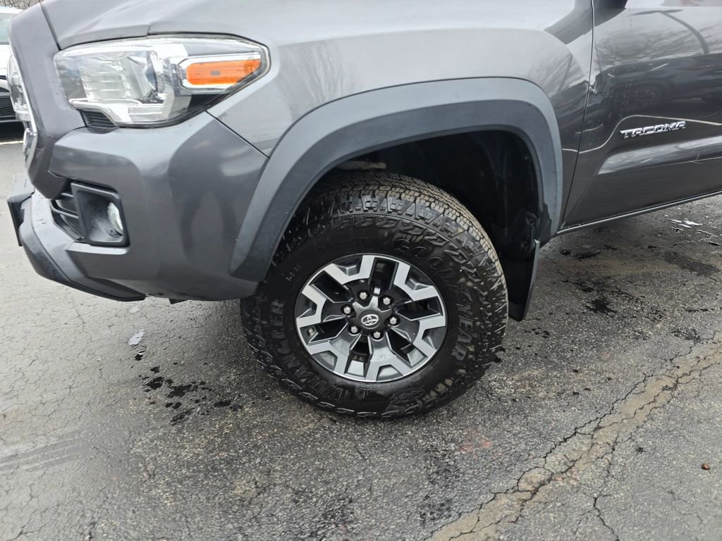 Used 2016 Toyota Tacoma TRD Off-Road w/ Towing Package image 2