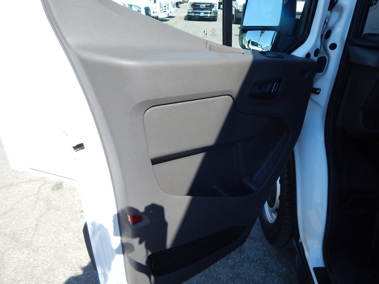 Used 2025 Ford Transit 250 148 Medium Roof RWD image 18