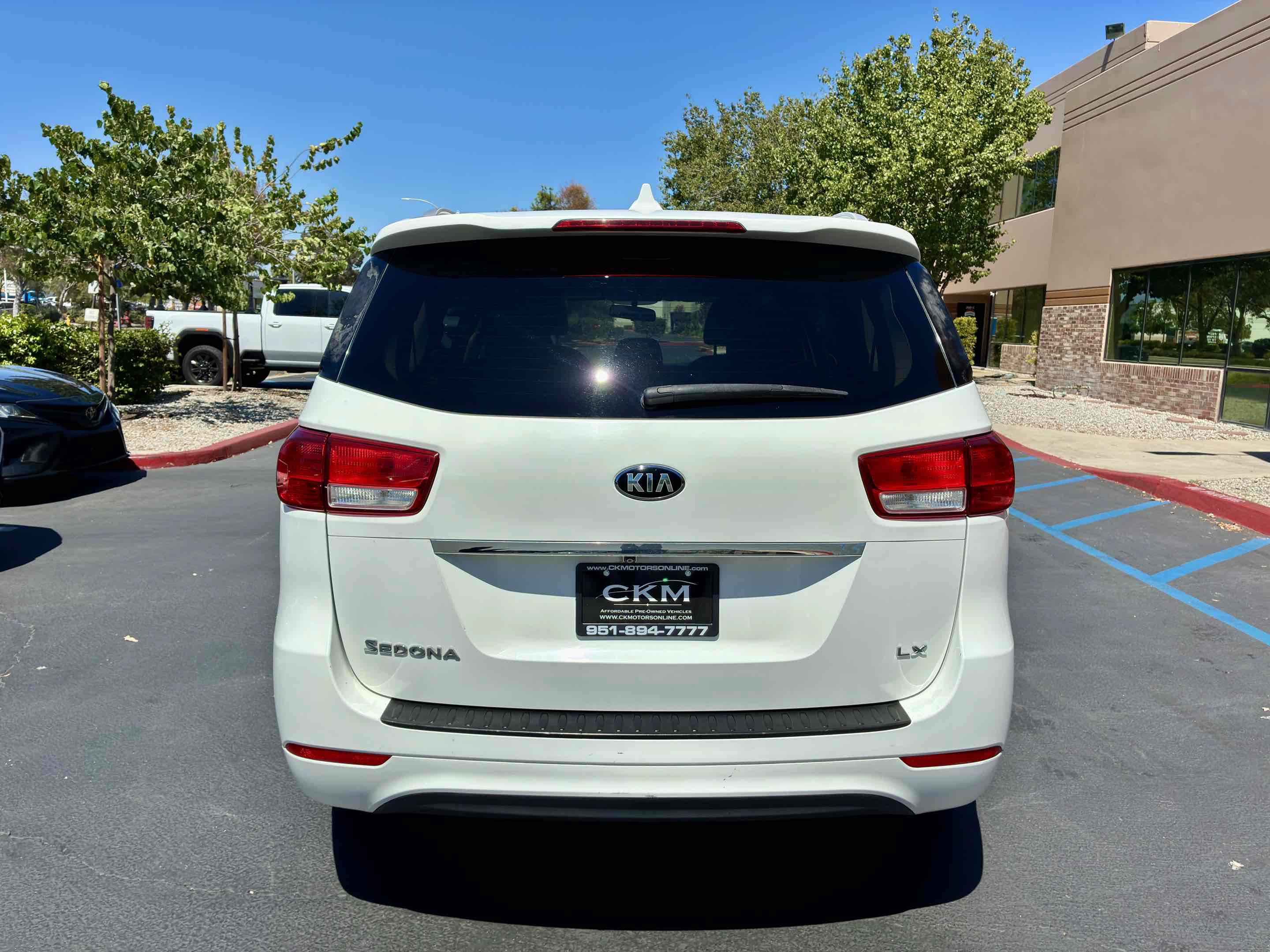 Used 2015 Kia Sedona LX w/ LX Convenience Package FWD image 9
