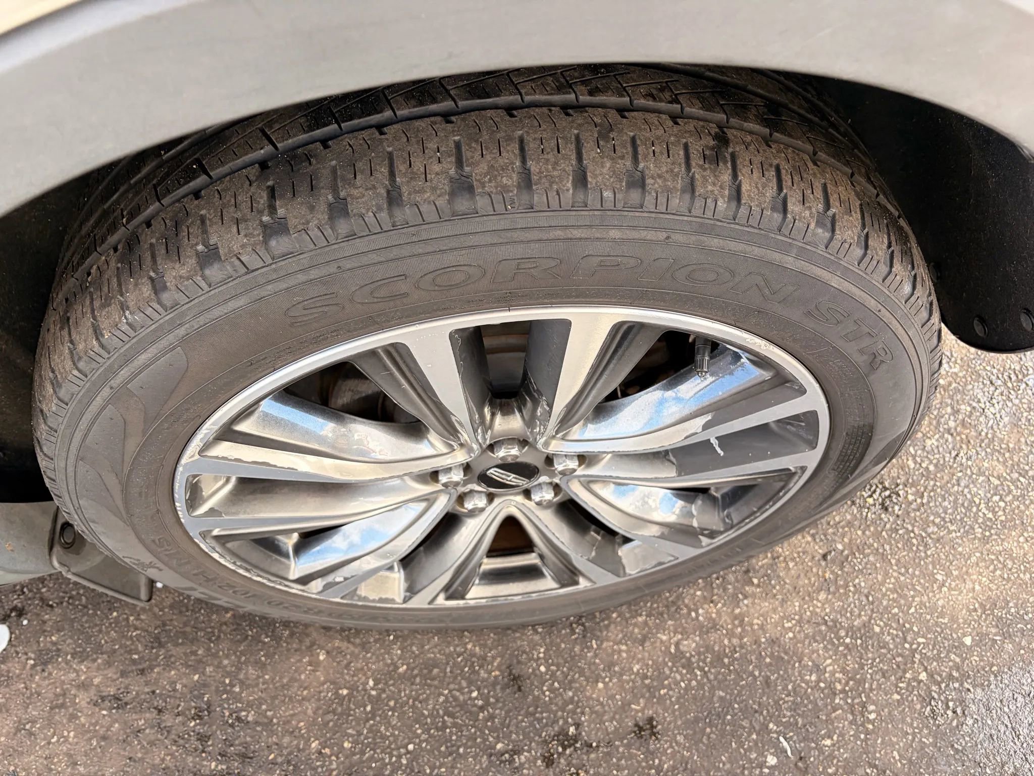 Used 2017 Lincoln MKX Reserve w/ Lincoln MKX Climate Package image 98