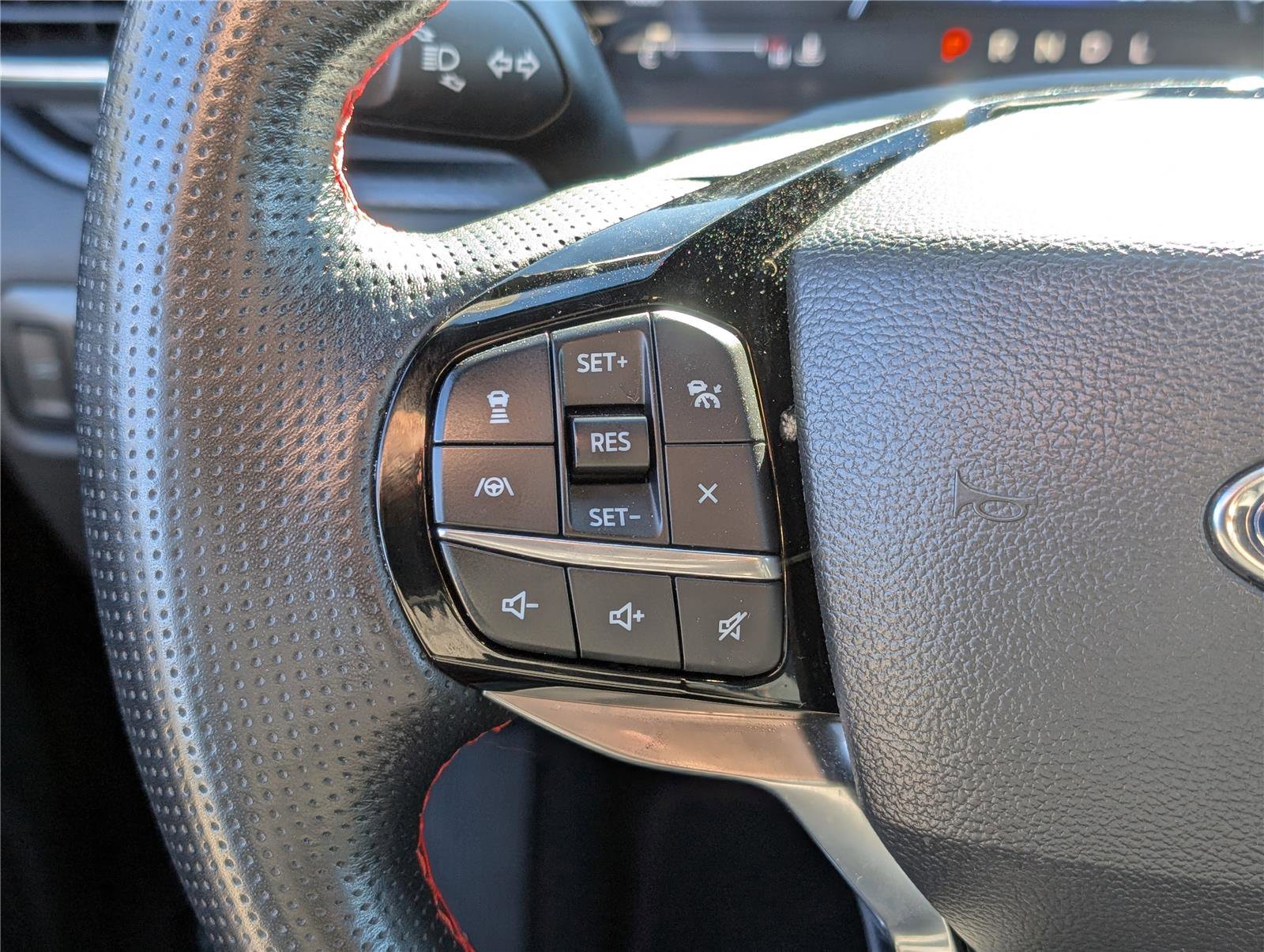 Used 2022 Ford Explorer ST-Line image 25