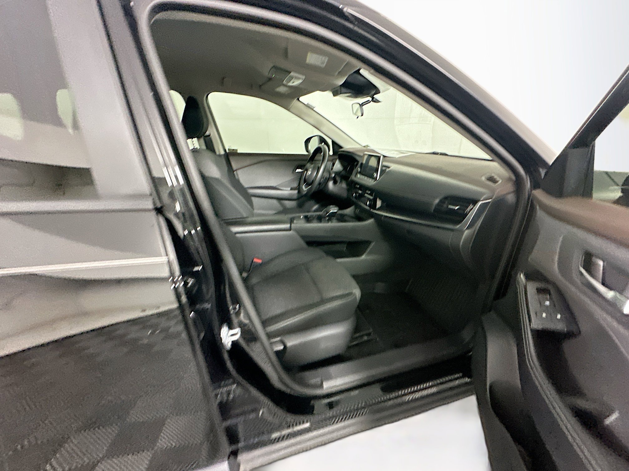 Used 2022 Nissan Rogue SV image 29