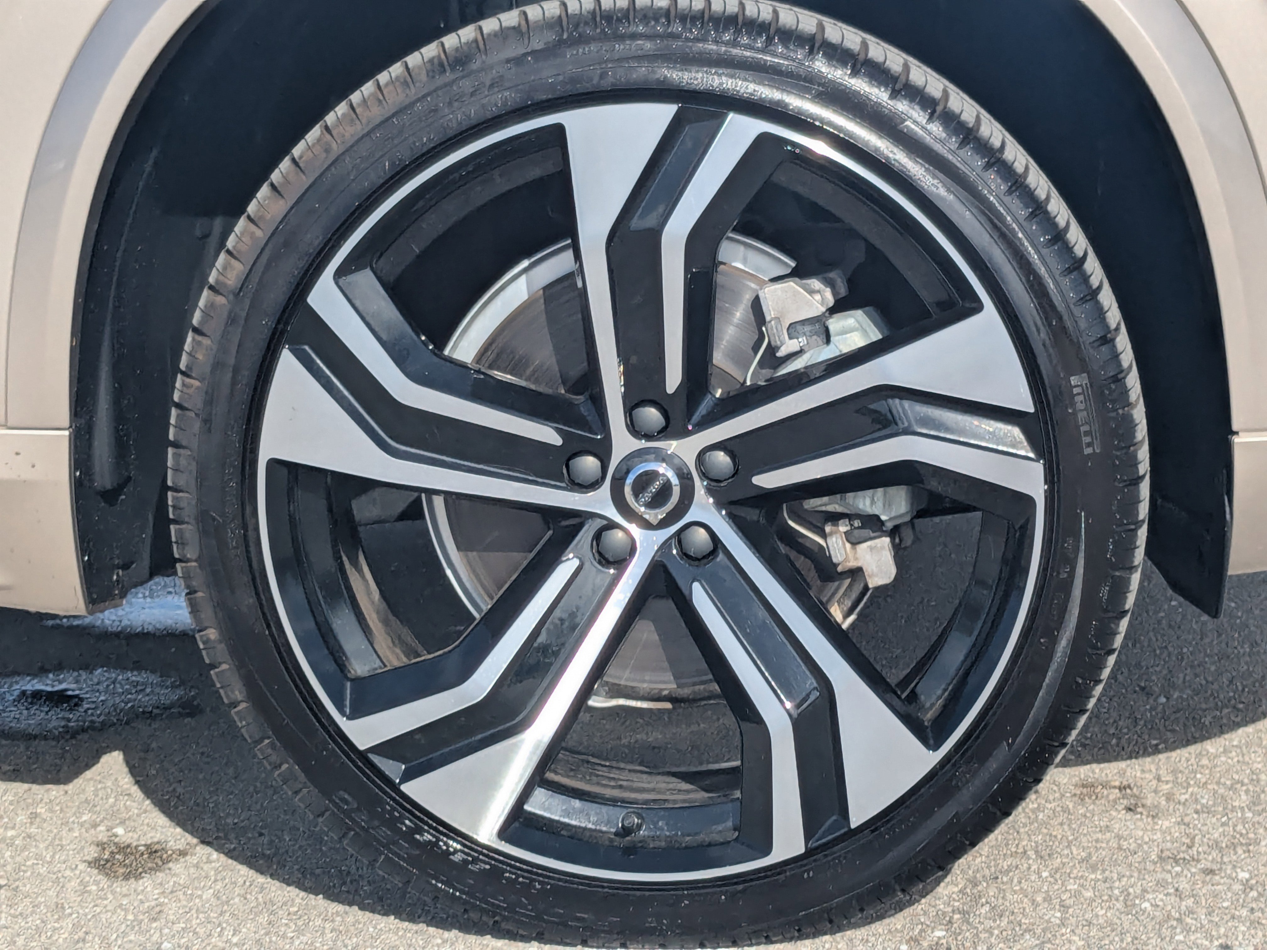 Used 2025 Volvo XC90 B6 Ultra w/ Protection Package Premier AWD/4WD image 11