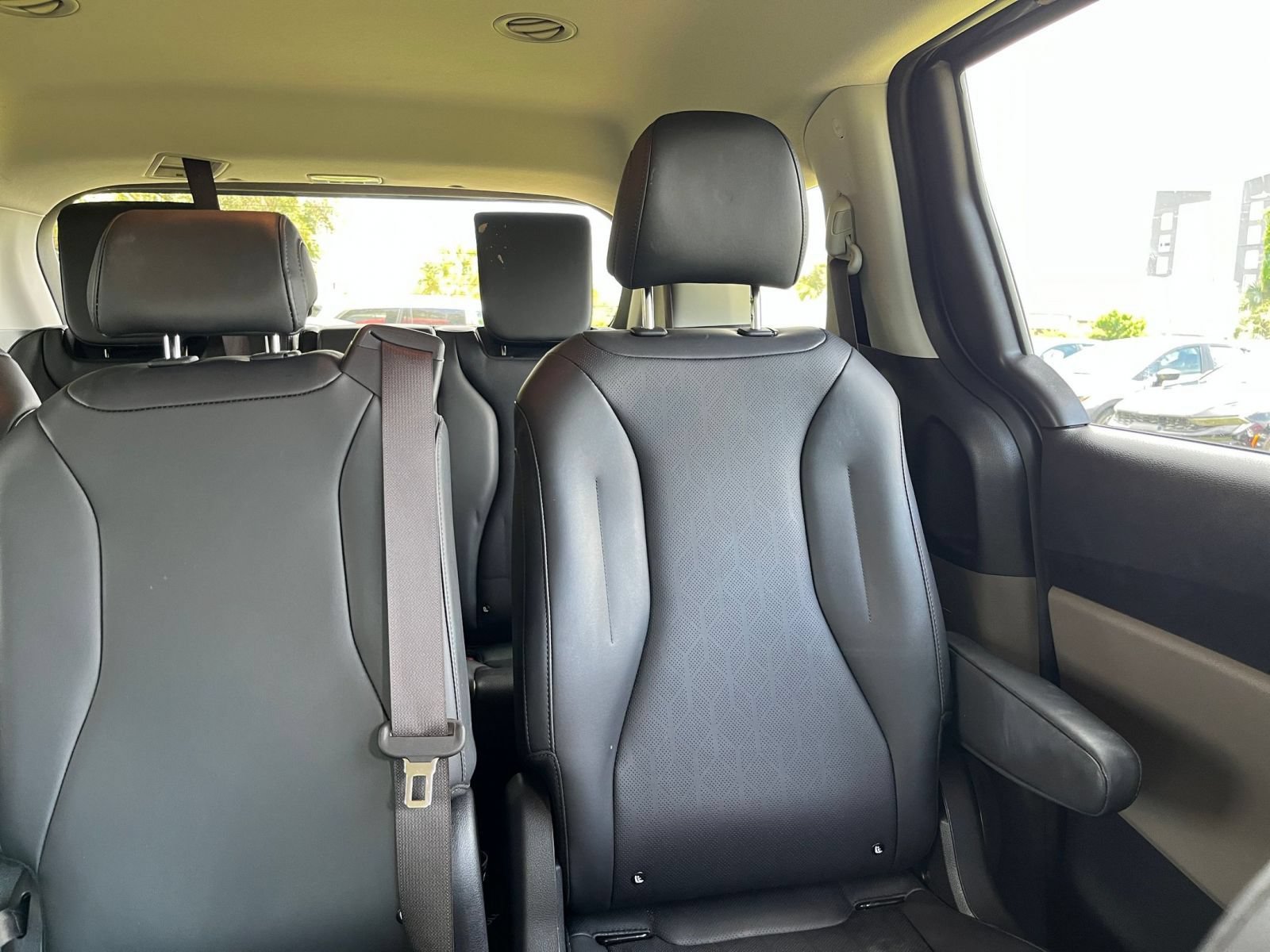 Used 2026 Kia Carnival FWD image 38