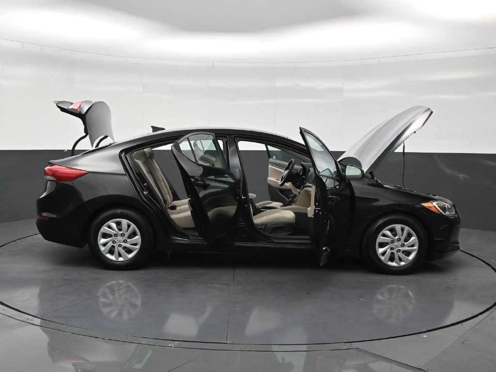 Used 2017 Hyundai Elantra SE FWD image 28