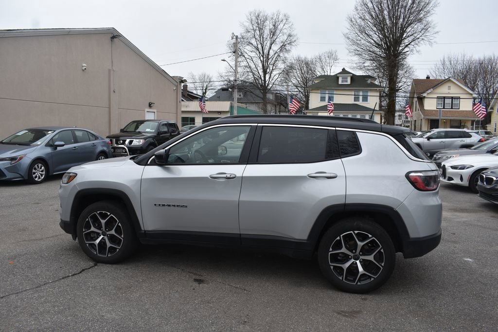 Used 2025 Jeep Compass Limited image 9