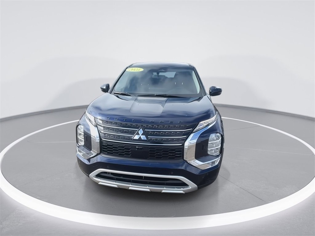 New 2025 Mitsubishi Outlander SE image 9