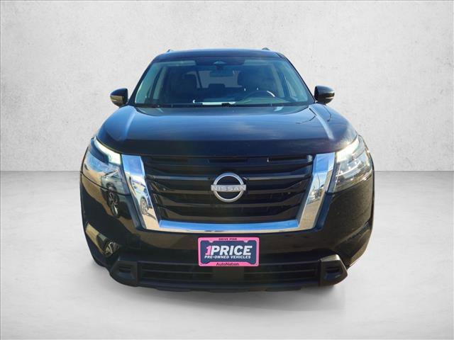 Used 2024 Nissan Pathfinder SV image 2