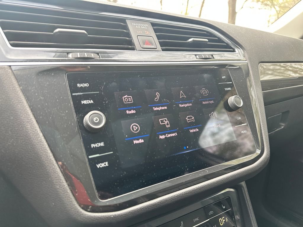 Used 2022 Volkswagen Tiguan SE AWD/4WD image 9