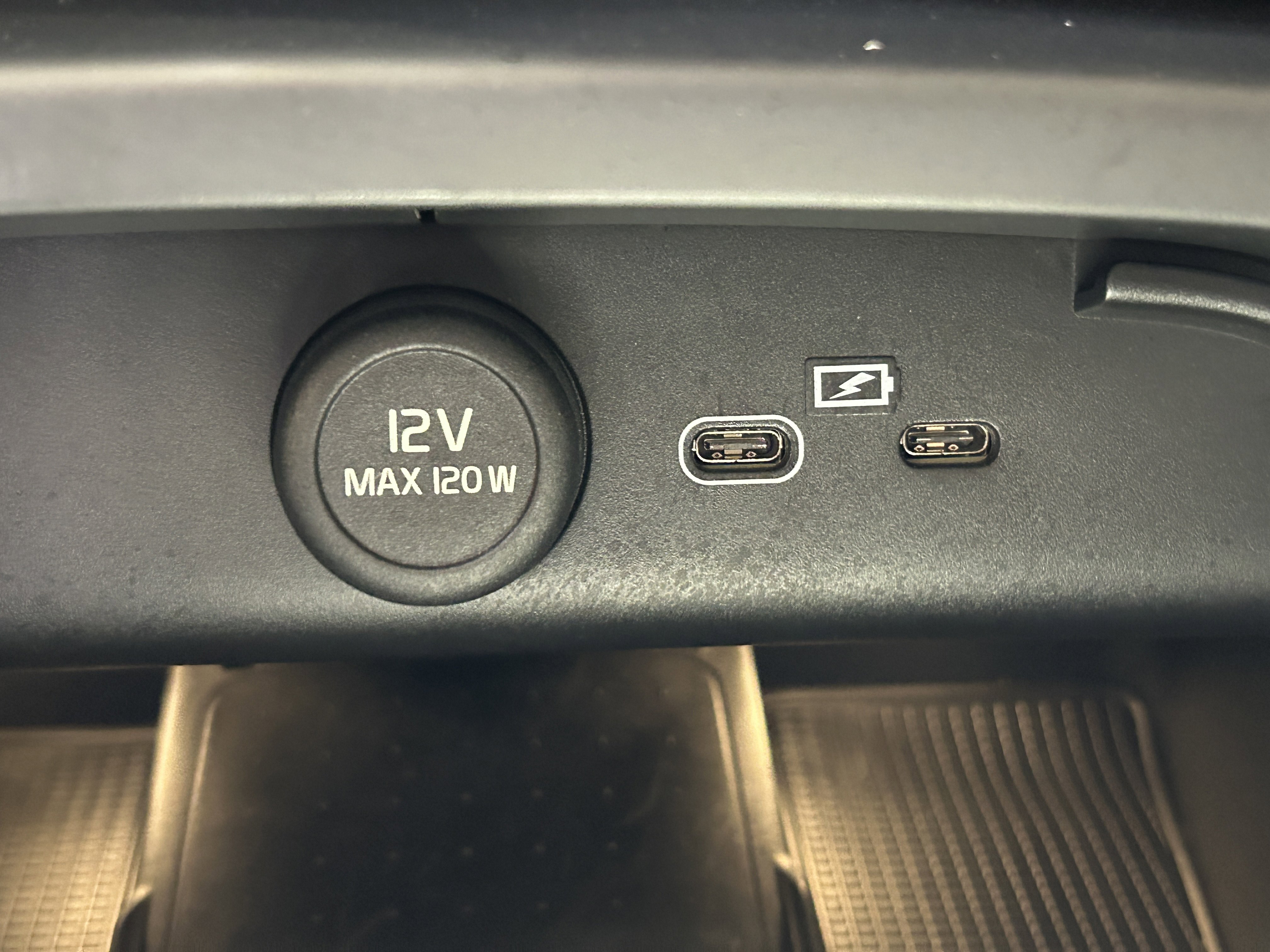 Used 2025 Volvo XC40 B5 Ultra w/ Climate Package image 33