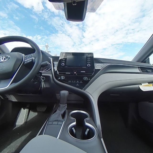 Used 2023 Toyota Camry LE image 32