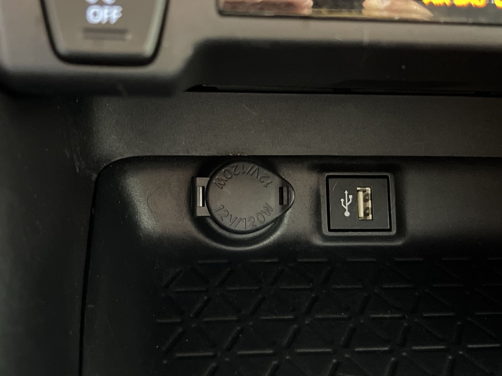 Used 2025 Toyota RAV4 LE AWD/4WD image 33