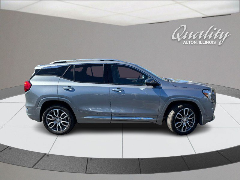 Used 2023 GMC Terrain Denali w/ Denali Premium Package AWD/4WD image 3