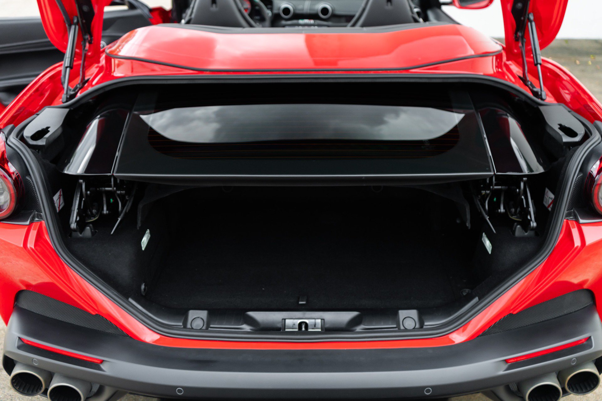 Used 2019 Ferrari Portofino RWD image 47