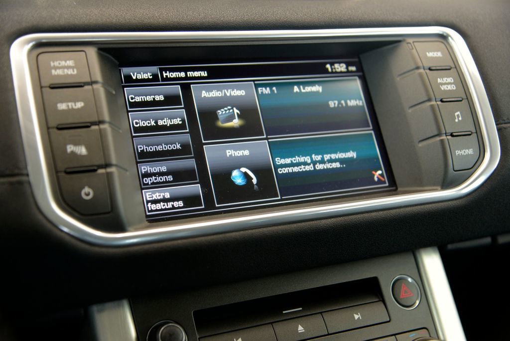 Used 2015 Land Rover Range Rover Evoque Pure image 19