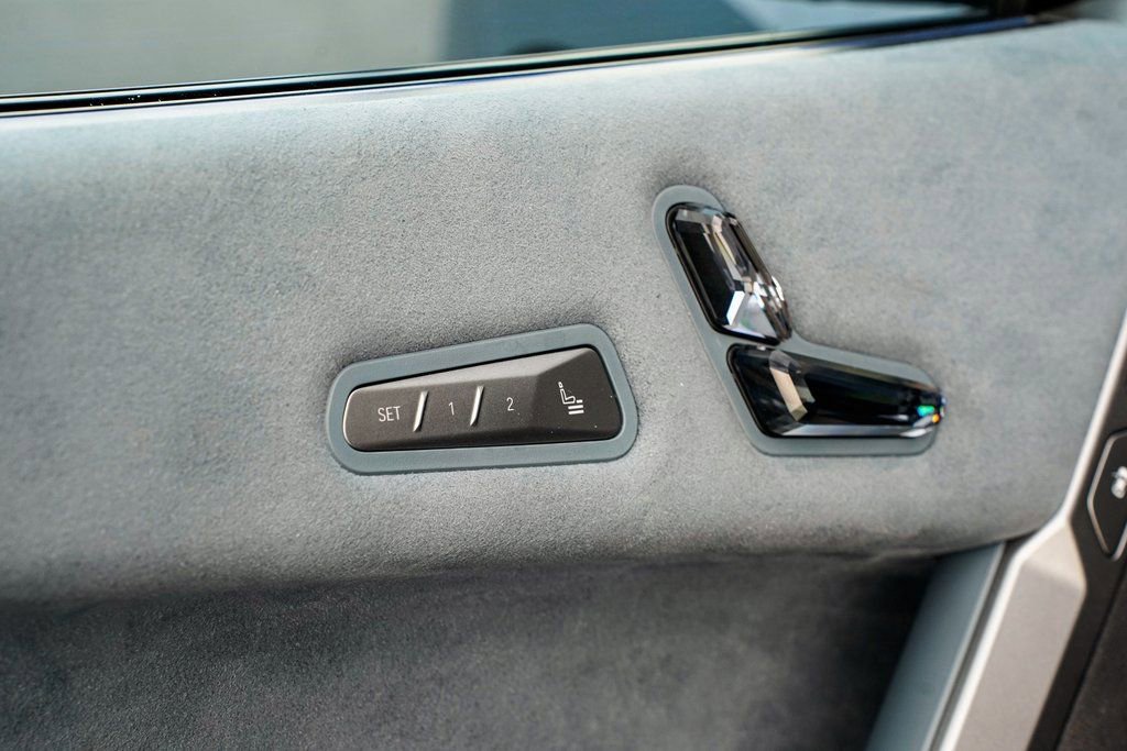 Used 2025 BMW iX M60 image 10