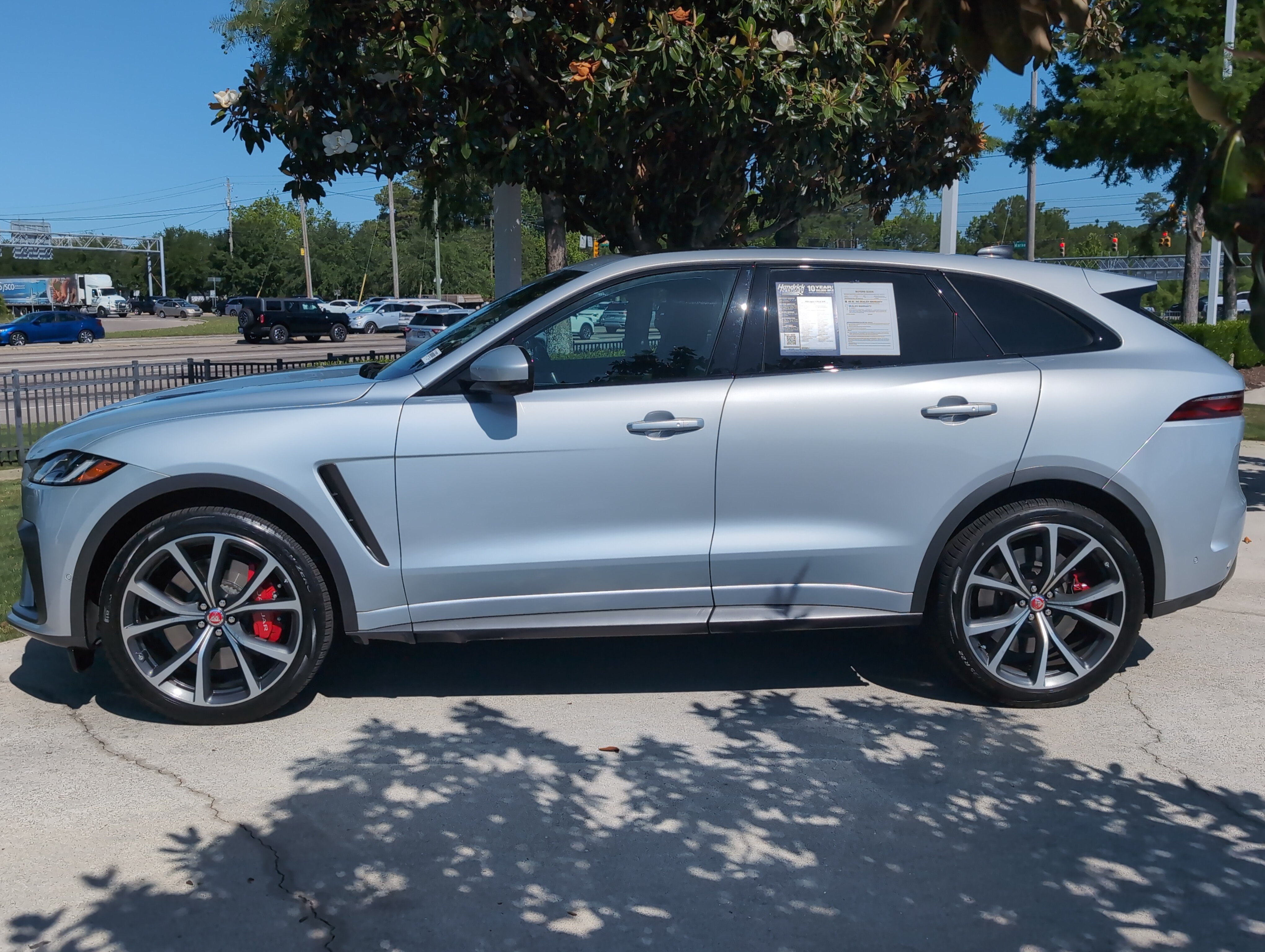 Used 2022 Jaguar F-PACE SVR AWD/4WD image 13