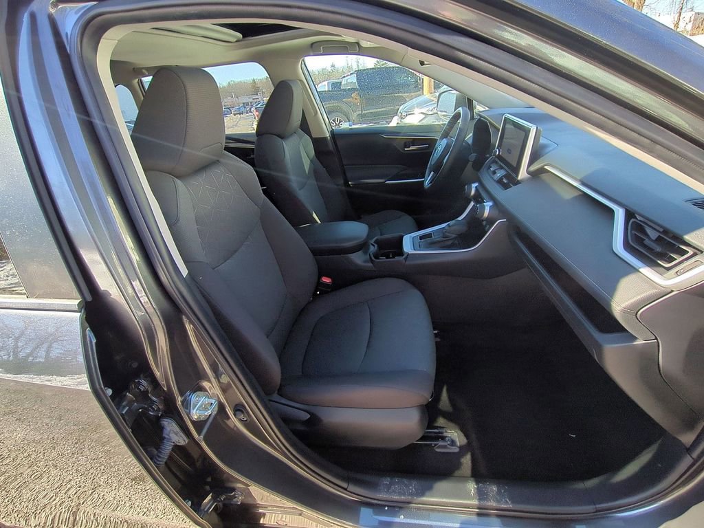 Used 2023 Toyota RAV4 XLE w/ Convenience Package image 24