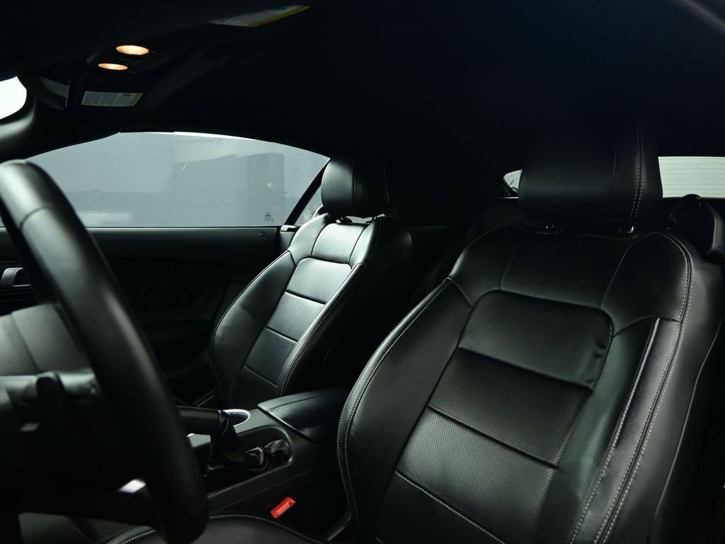 Used 2021 Ford Mustang Premium image 4