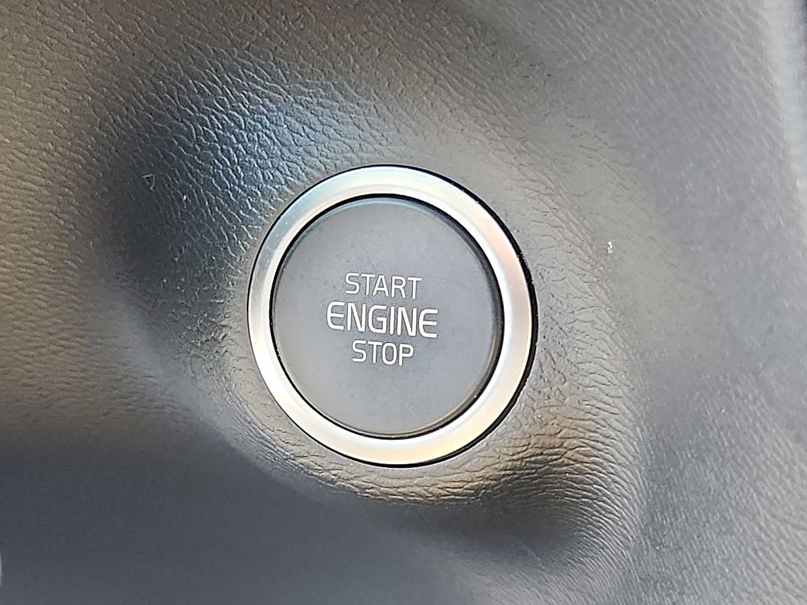 Certified 2022 Volvo XC40 T5 Inscription AWD/4WD image 23