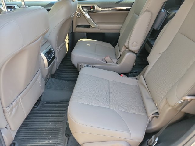 Used 2023 Lexus GX 460 Premium w/ Accessory Package AWD/4WD image 17