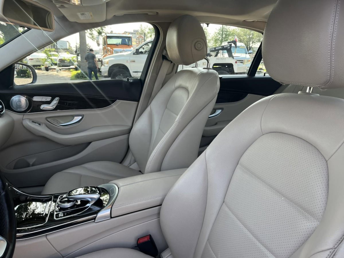 Used 2015 Mercedes-Benz C 300 4MATIC Sedan image 25