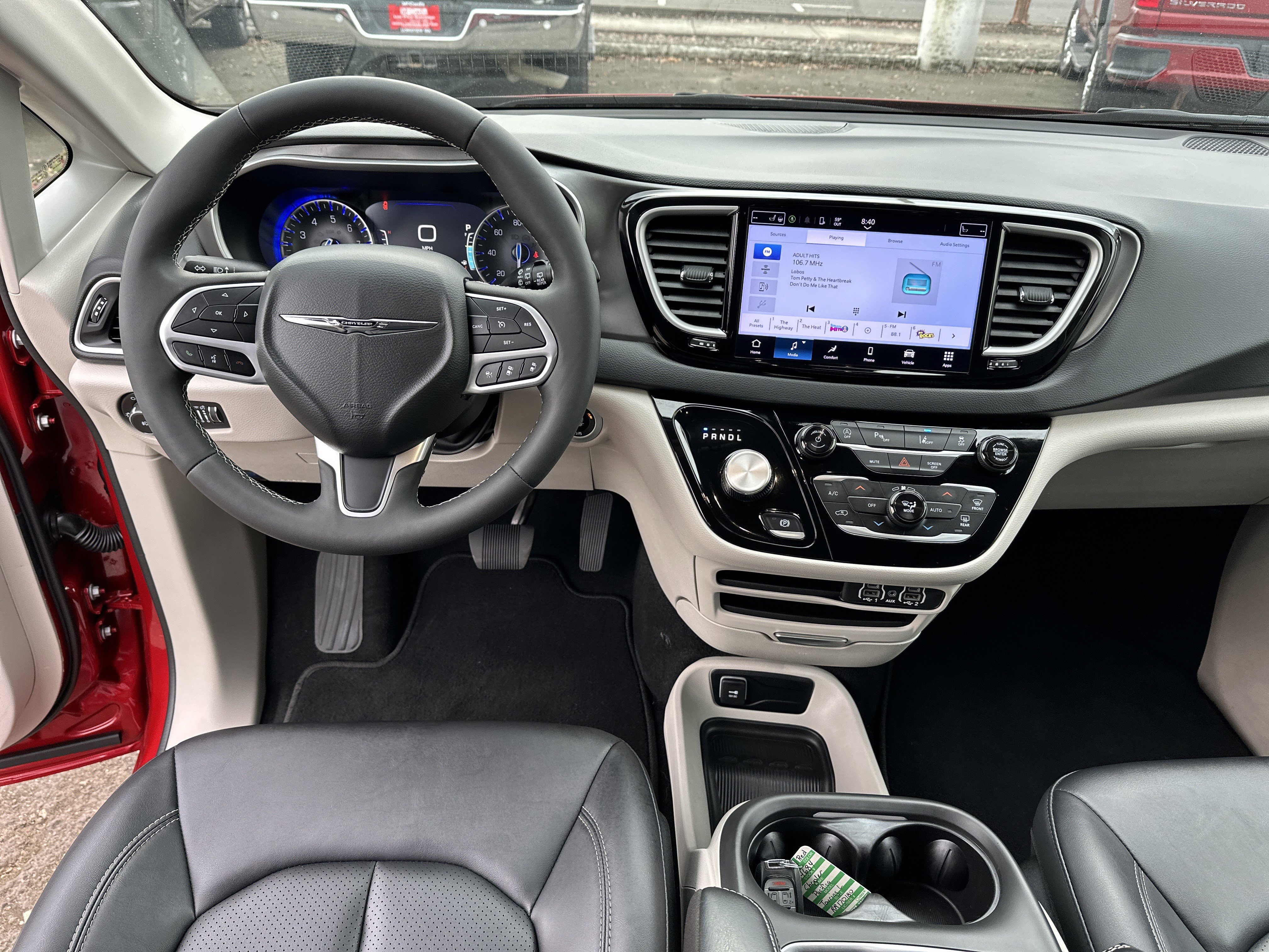 Used 2024 Chrysler Pacifica Touring-L image 12