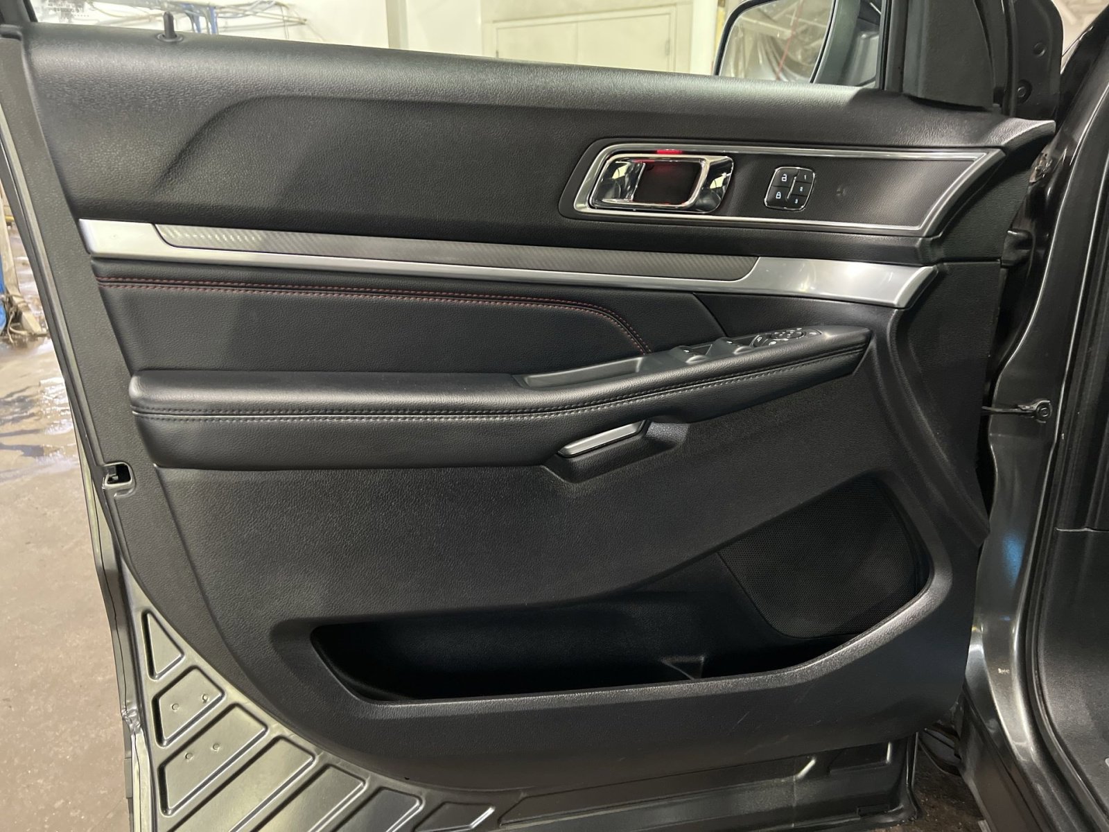 Used 2019 Ford Explorer Sport w/ Equipment Group 401A image 14