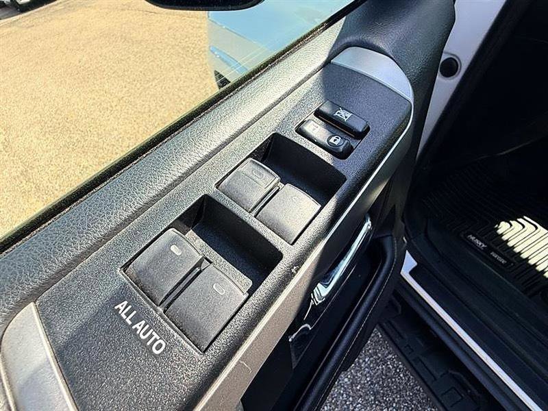 Used 2022 Toyota 4Runner SR5 AWD/4WD image 19