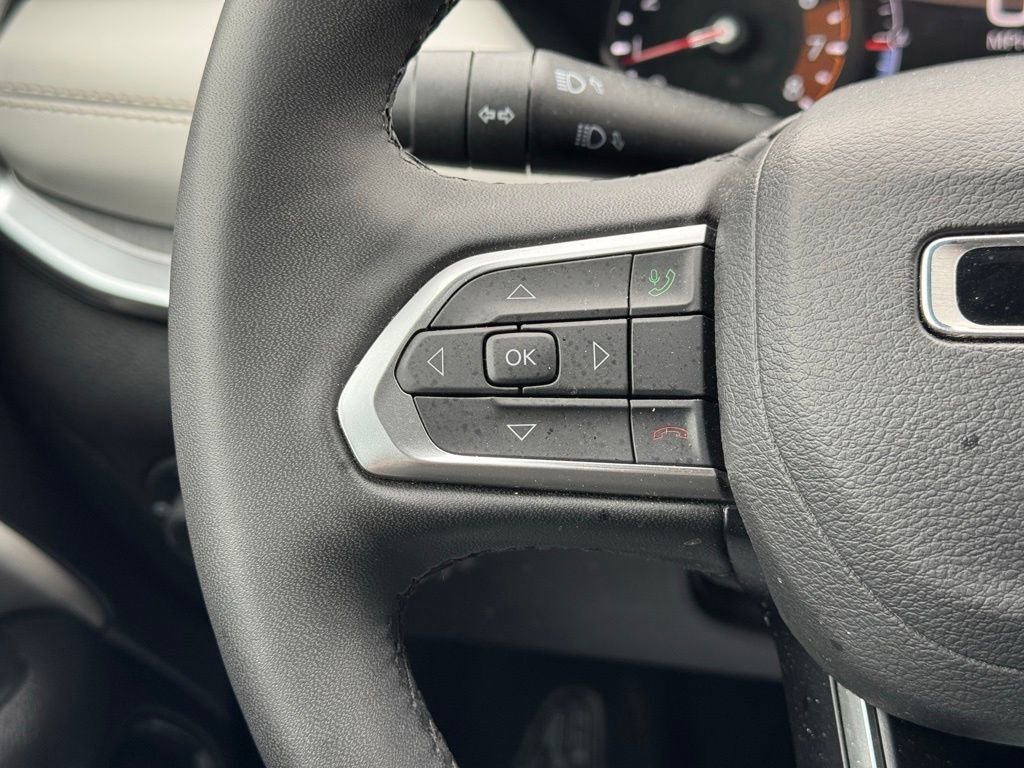 Used 2025 Jeep Compass Limited AWD/4WD image 35