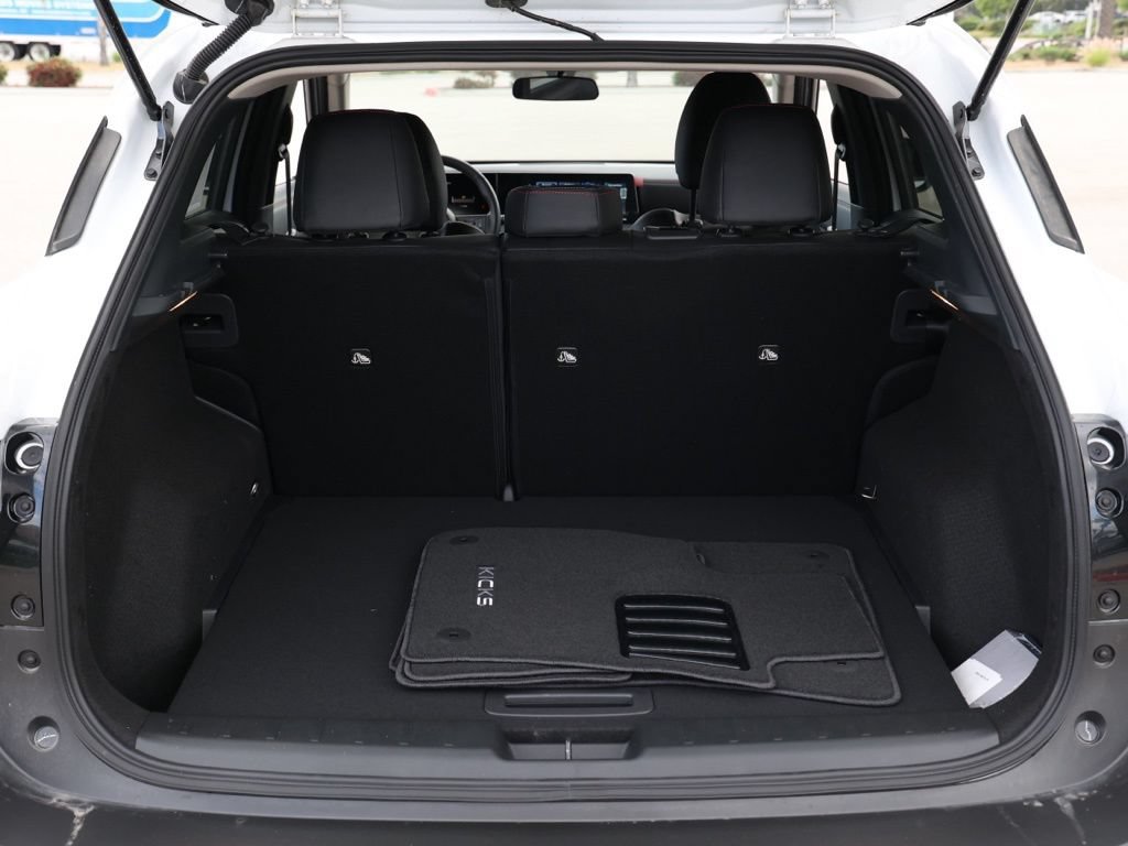 New 2026 Nissan Kicks SR FWD image 16
