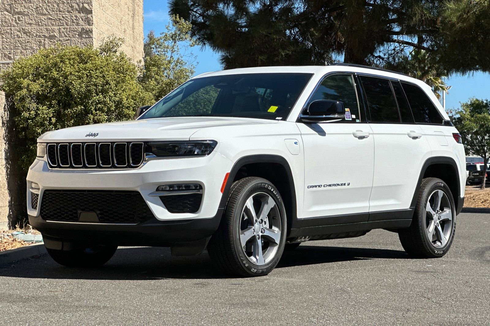 New 2024 Jeep Grand Cherokee Limited 4xe image 7