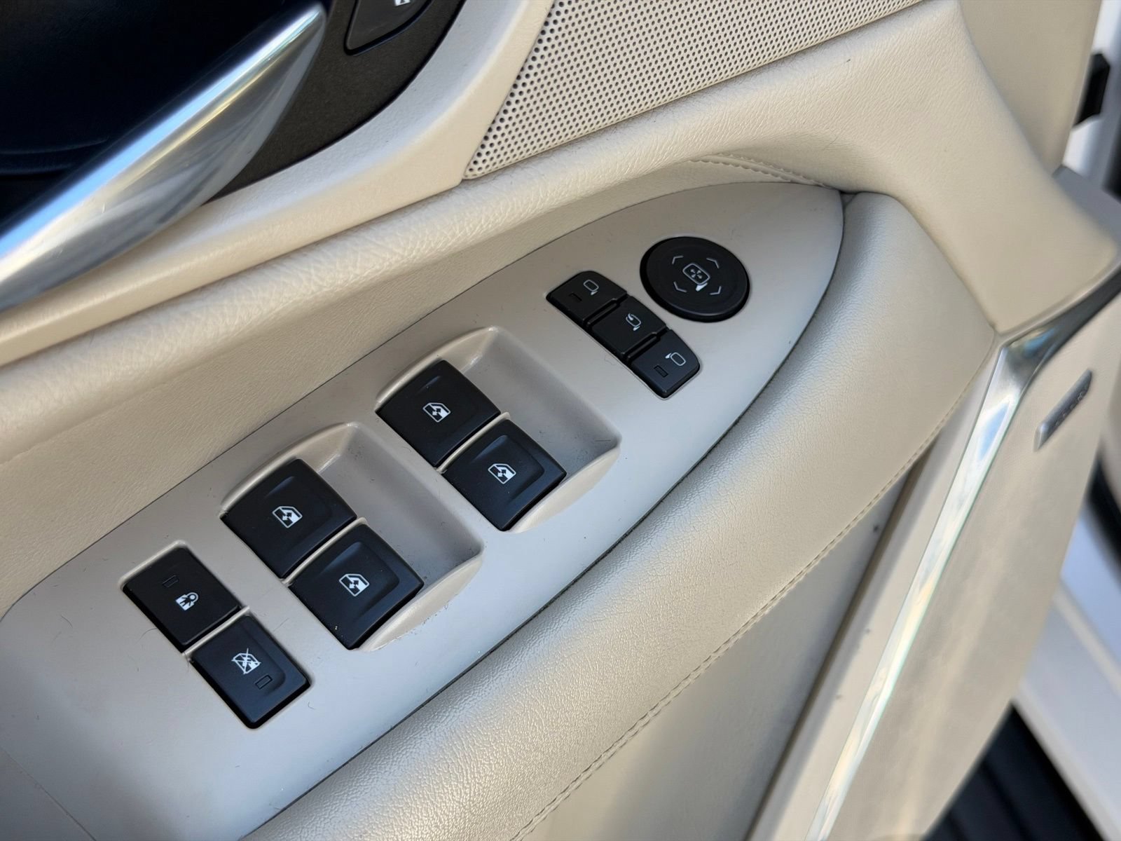 Used 2018 Cadillac Escalade Luxury AWD/4WD image 13