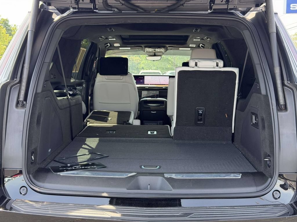 Certified 2026 Cadillac Escalade ESV Platinum Sport w/ LPO, ONYX Package AWD/4WD image 14