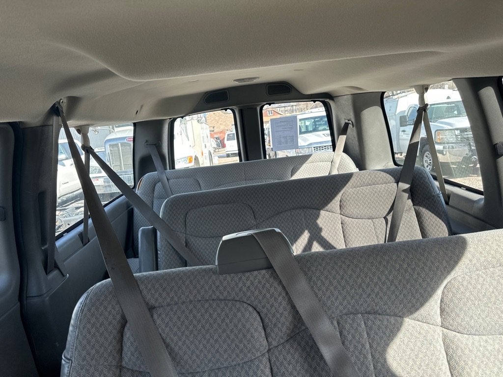 Used 2004 Chevrolet Express 2500 image 8