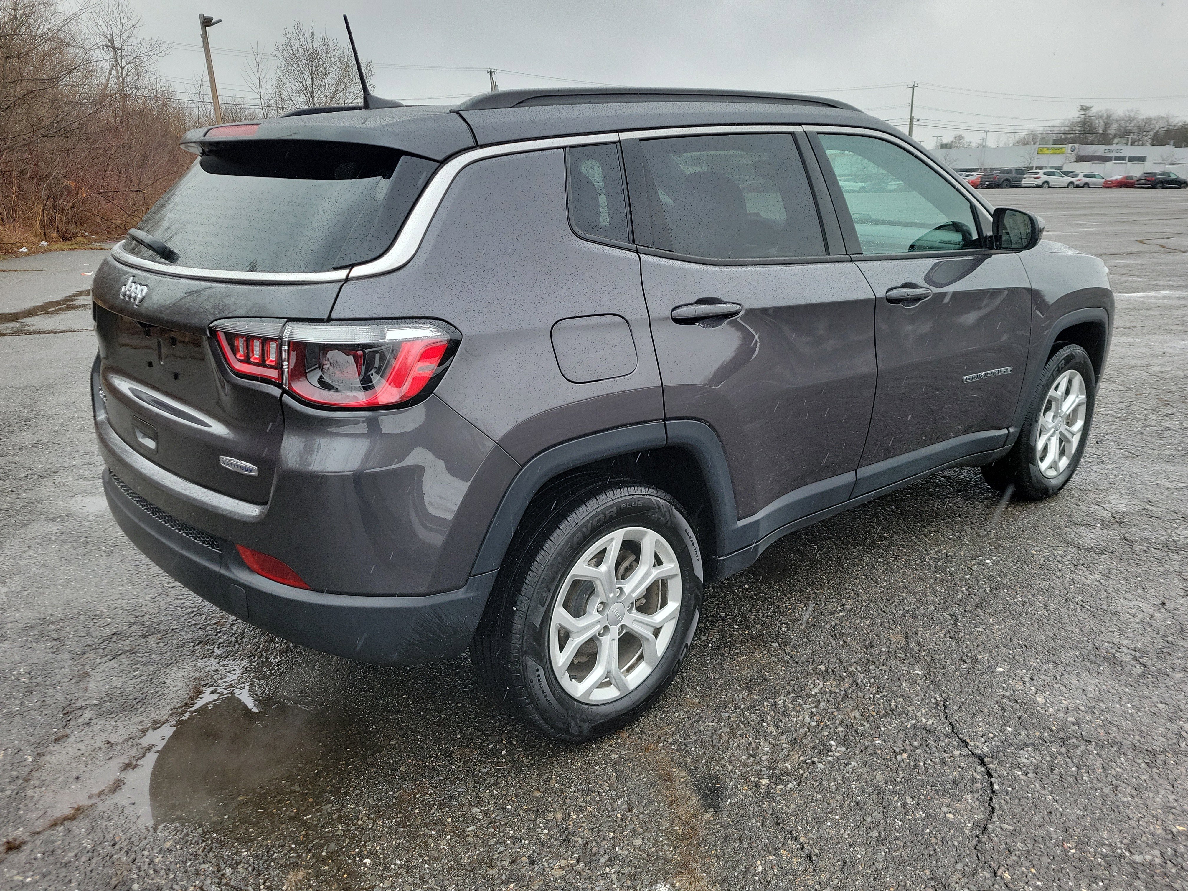 Used 2024 Jeep Compass Latitude image 5