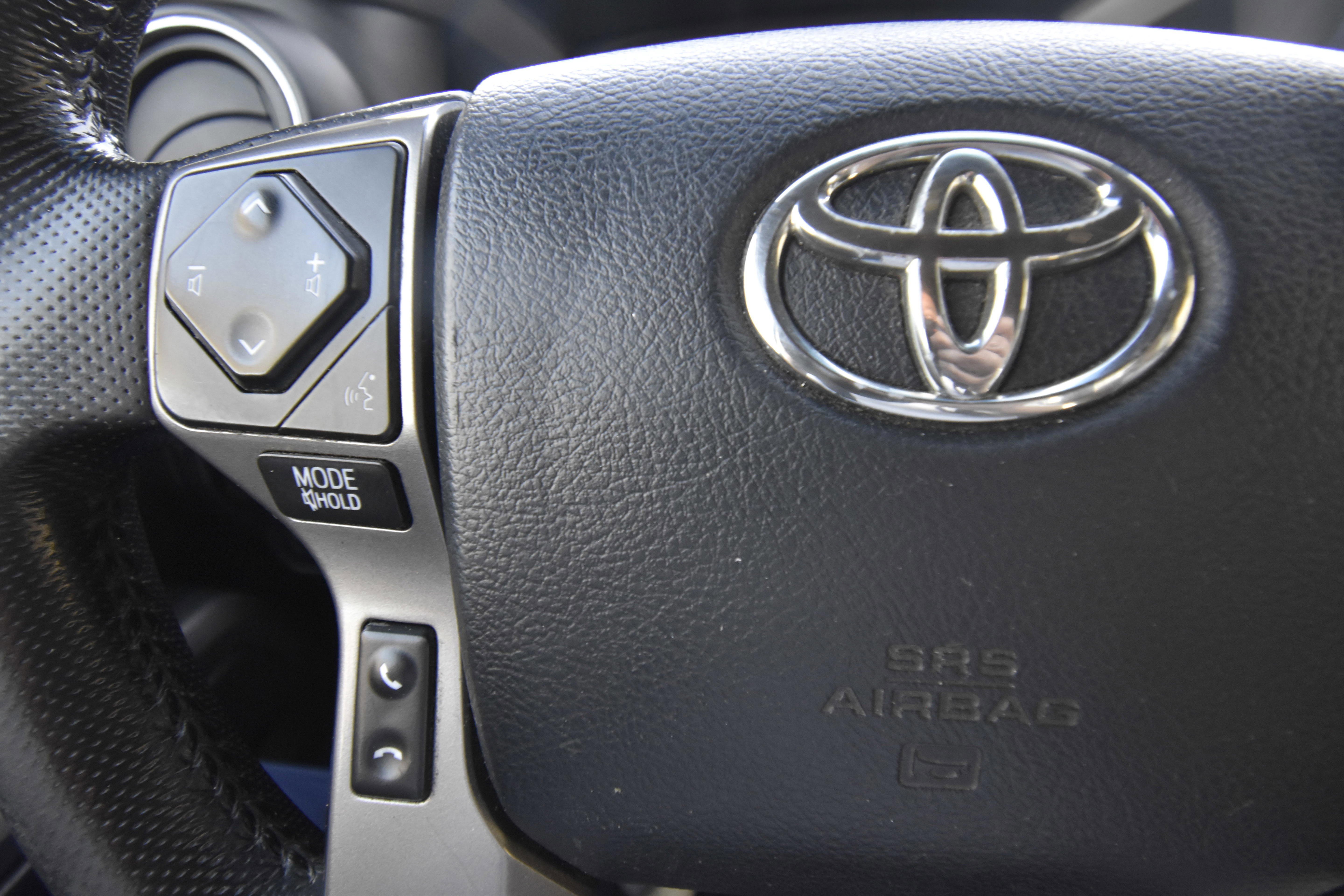 Used 2016 Toyota Tacoma Limited w/ Towing Package RWD image 15