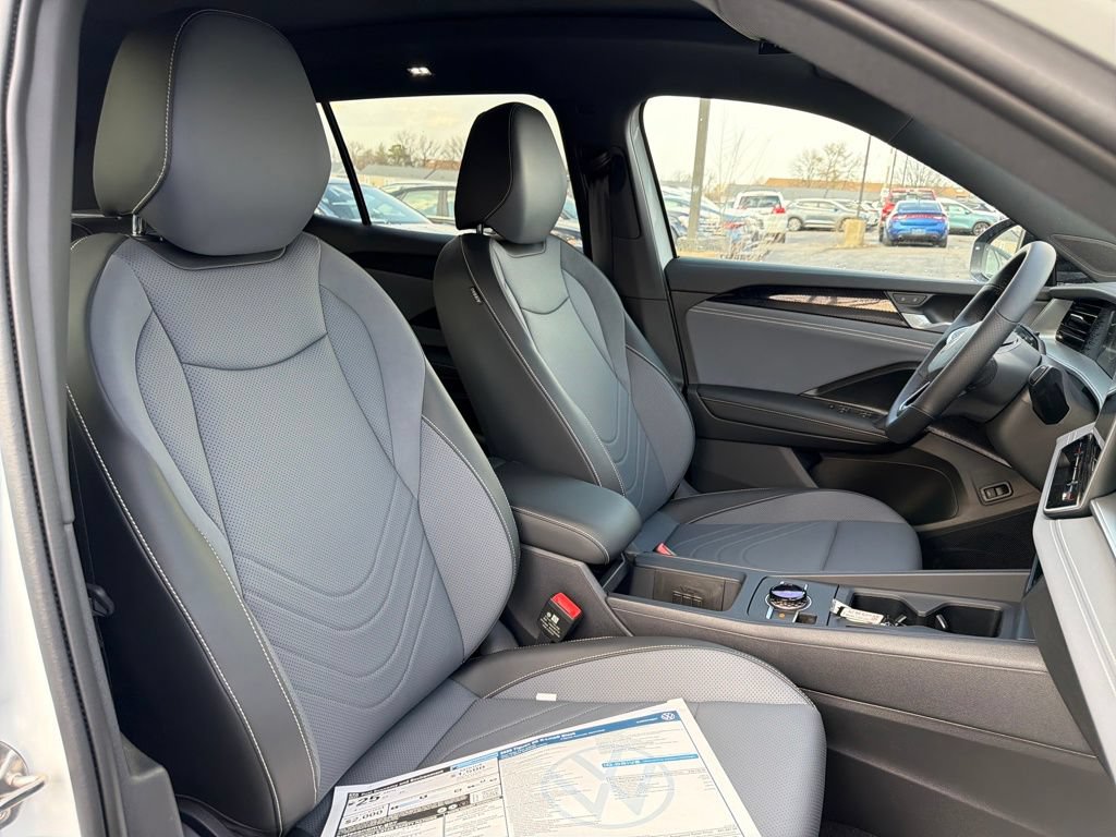 Used 2026 Volkswagen Tiguan SE R-Line AWD/4WD image 33