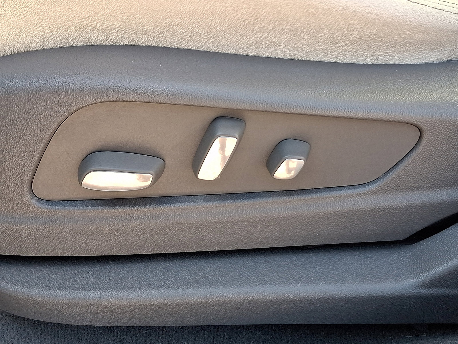 Used 2021 Cadillac XT5 Premium Luxury image 18