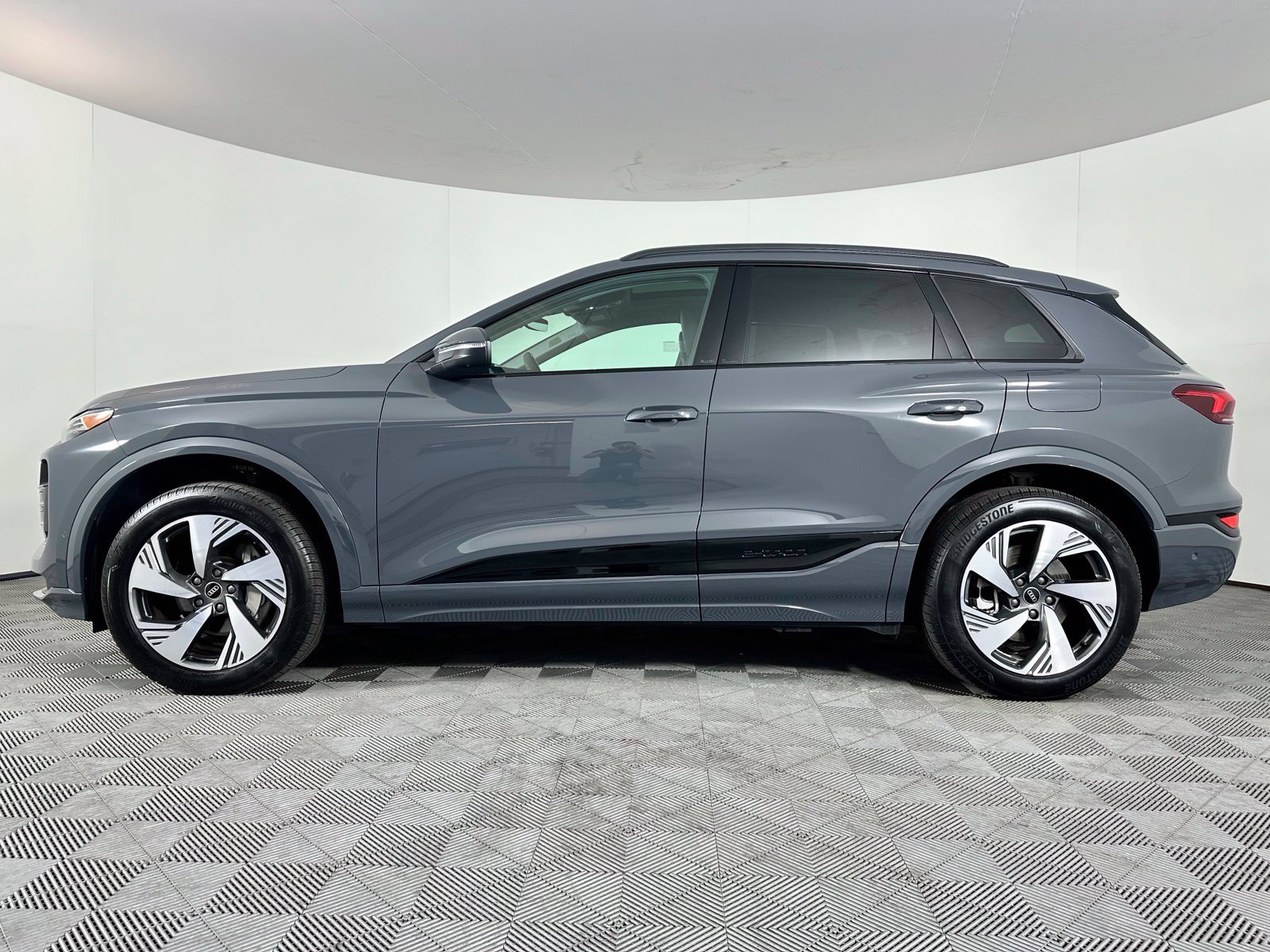 Used 2025 Audi Q6 e-tron Premium Plus w/ Premium Plus AWD/4WD image 15
