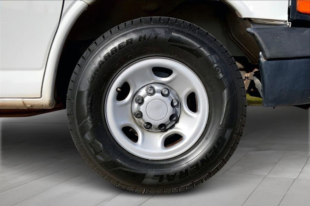 Used 2015 Chevrolet Express 2500 image 27