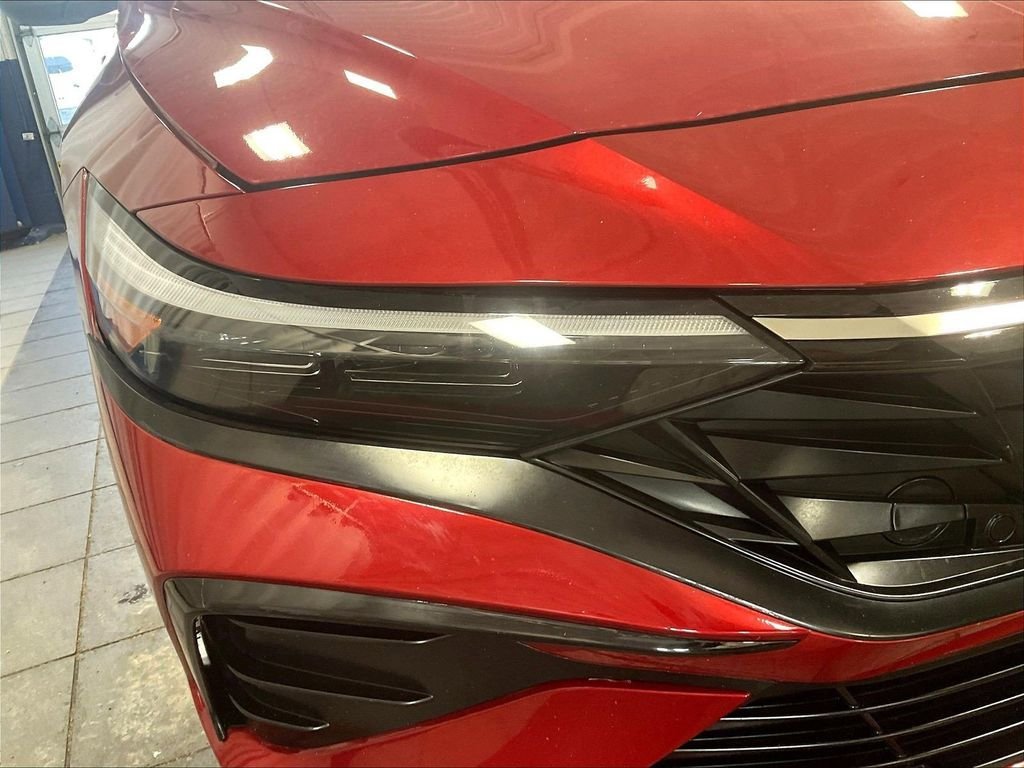 Certified 2025 Hyundai Elantra Limited FWD image 33