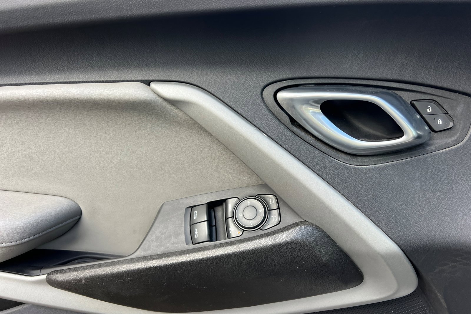 Used 2023 Chevrolet Camaro LT image 11