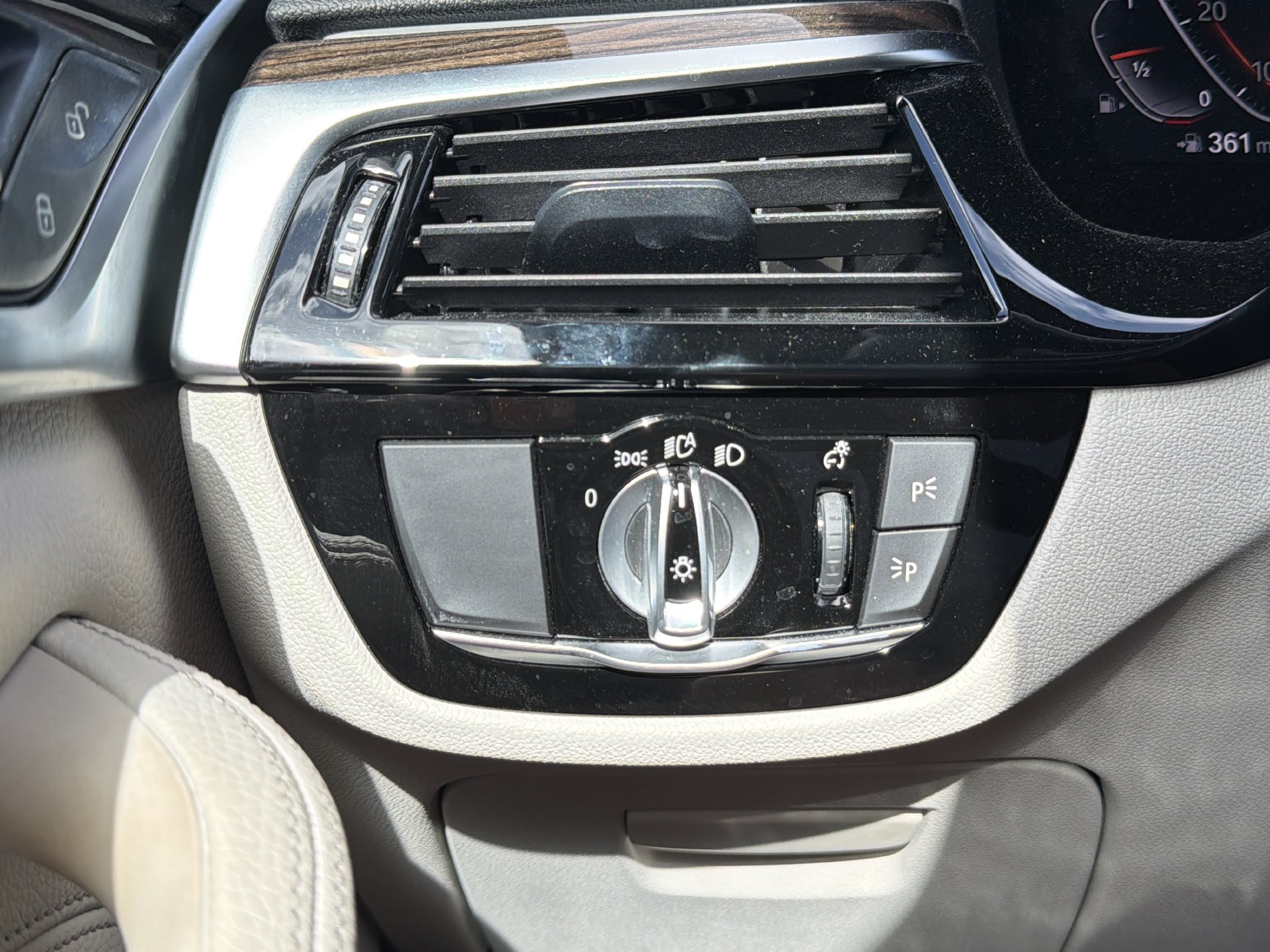 Used 2022 BMW 530i w/ Convenience Package RWD image 28