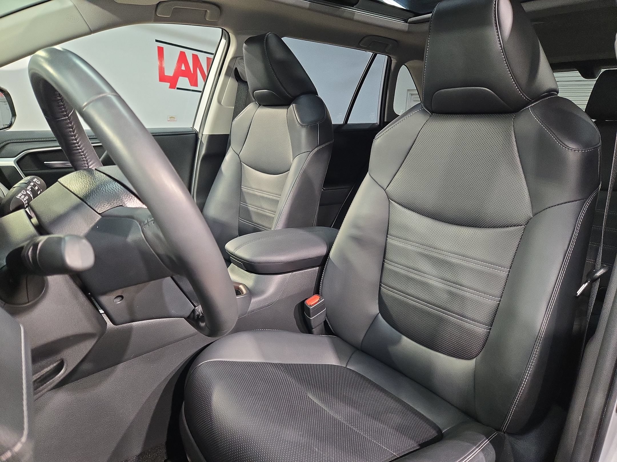 Used 2021 Toyota RAV4 Limited AWD/4WD image 24