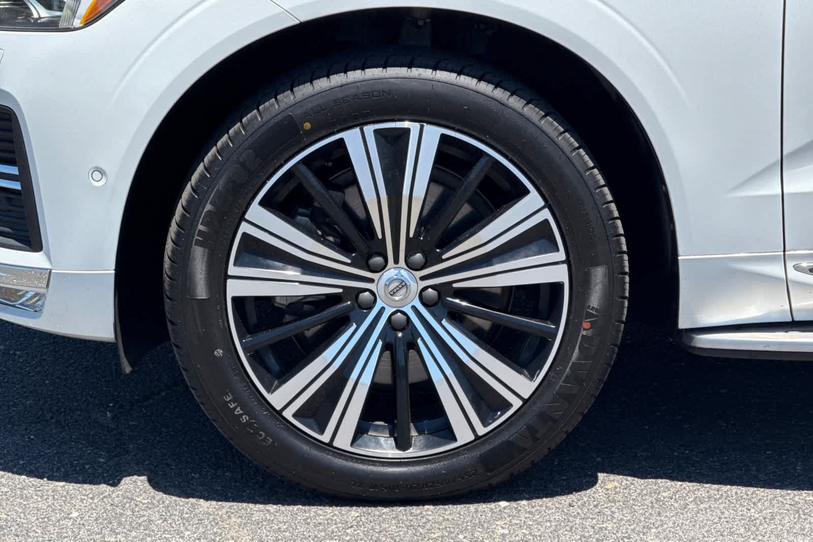 Used 2022 Volvo XC60 B5 Inscription w/ Advanced Package FWD image 31