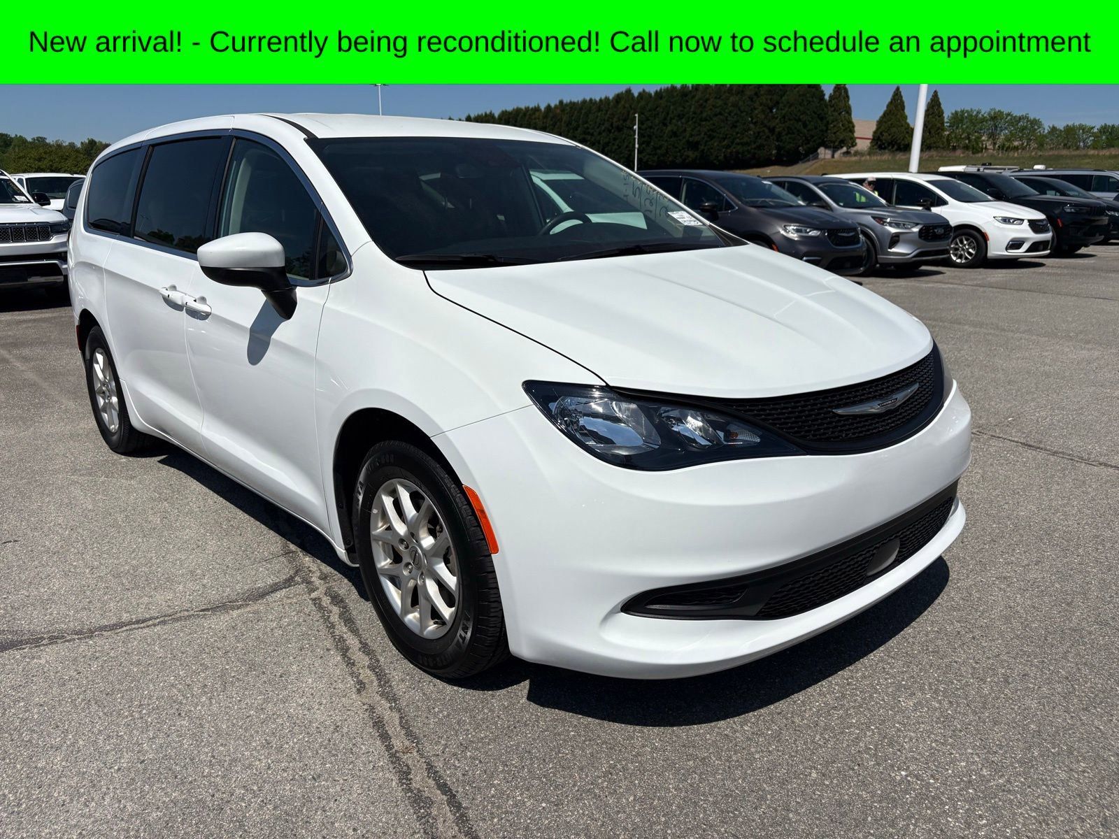 Used 2023 Chrysler Voyager LX image 1
